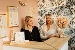 laura et maeva dans l'institut comptoir beauté